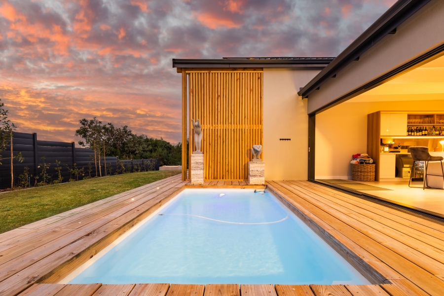 6 Bedroom Property for Sale in Brackenridge Western Cape